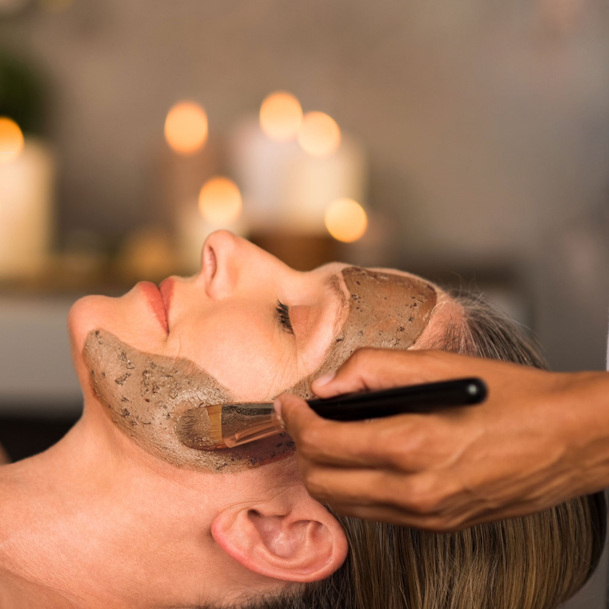 Aktivieren Sie das Tiefenreinigende und Porenverfeinernde Walnuss-Peeling 60 ml