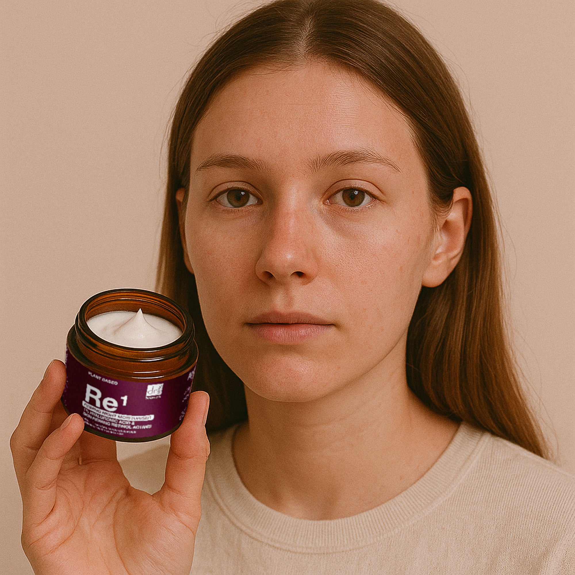 Straffende Nachtcreme mit 1 % Hyaluronsäure und hautstraffenden Retinol-Wirkstoffen, 60 ml