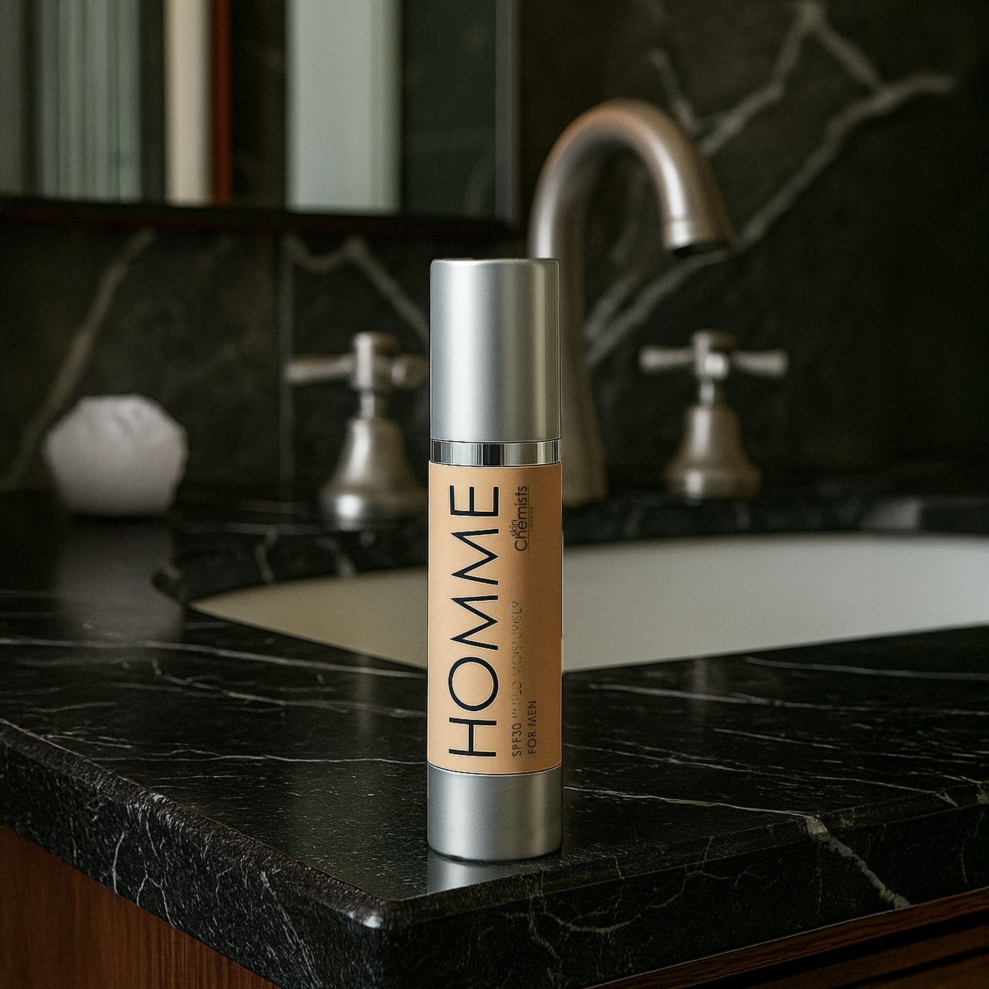 Getönte, leichte Feuchtigkeitscreme für Männer, LSF 30, 50 ml