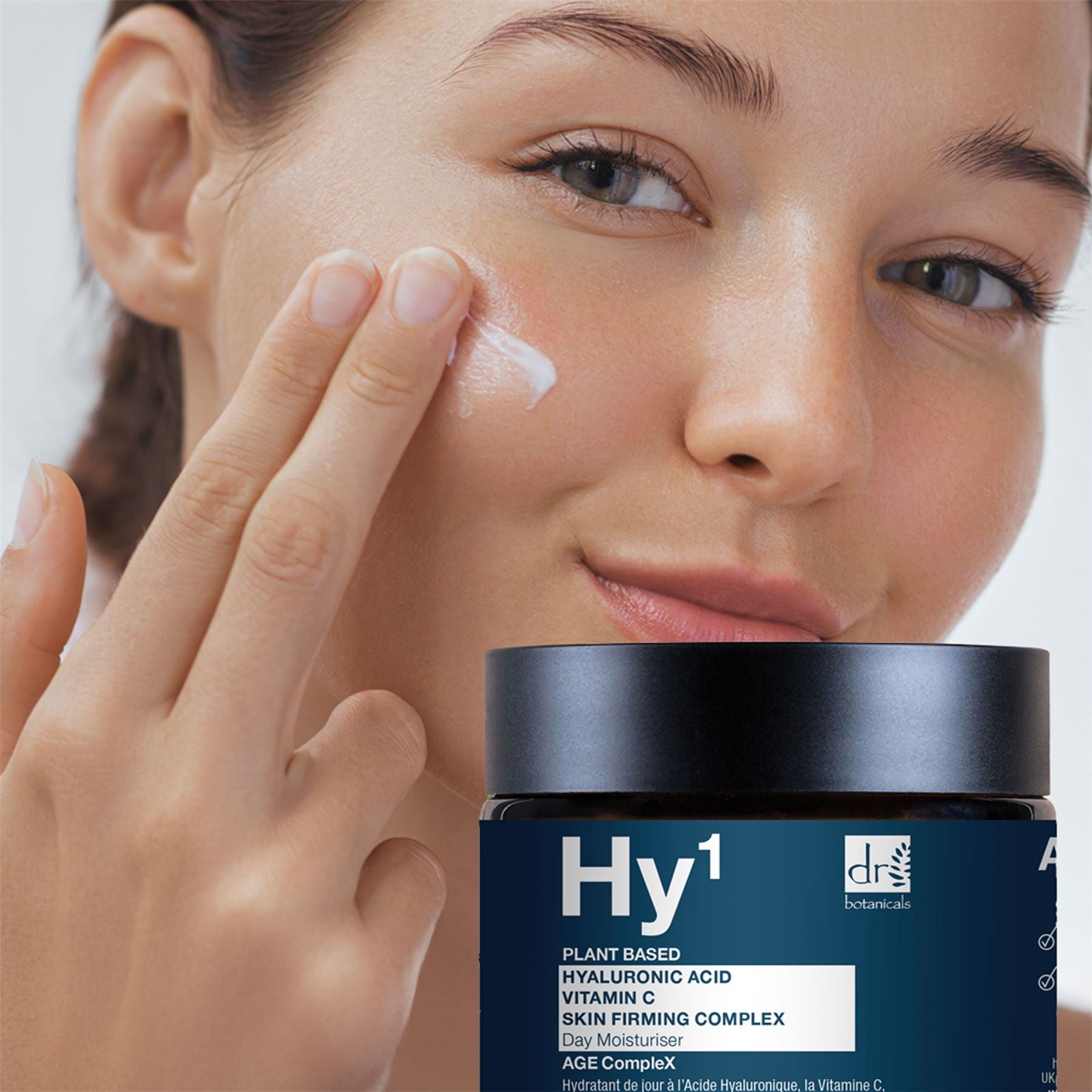 Hochwirksame Tagescreme mit 1 % Hyaluronsäure, 1 % Vitamin C und 1 % Hautstraffungskomplex, 60 ml