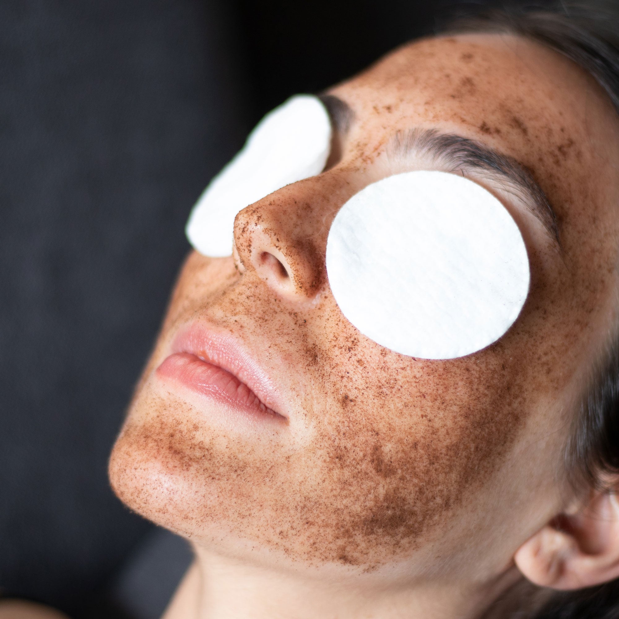 Exfoliant à l'acide salicylique avec café, noix et vitamine E 30 ml