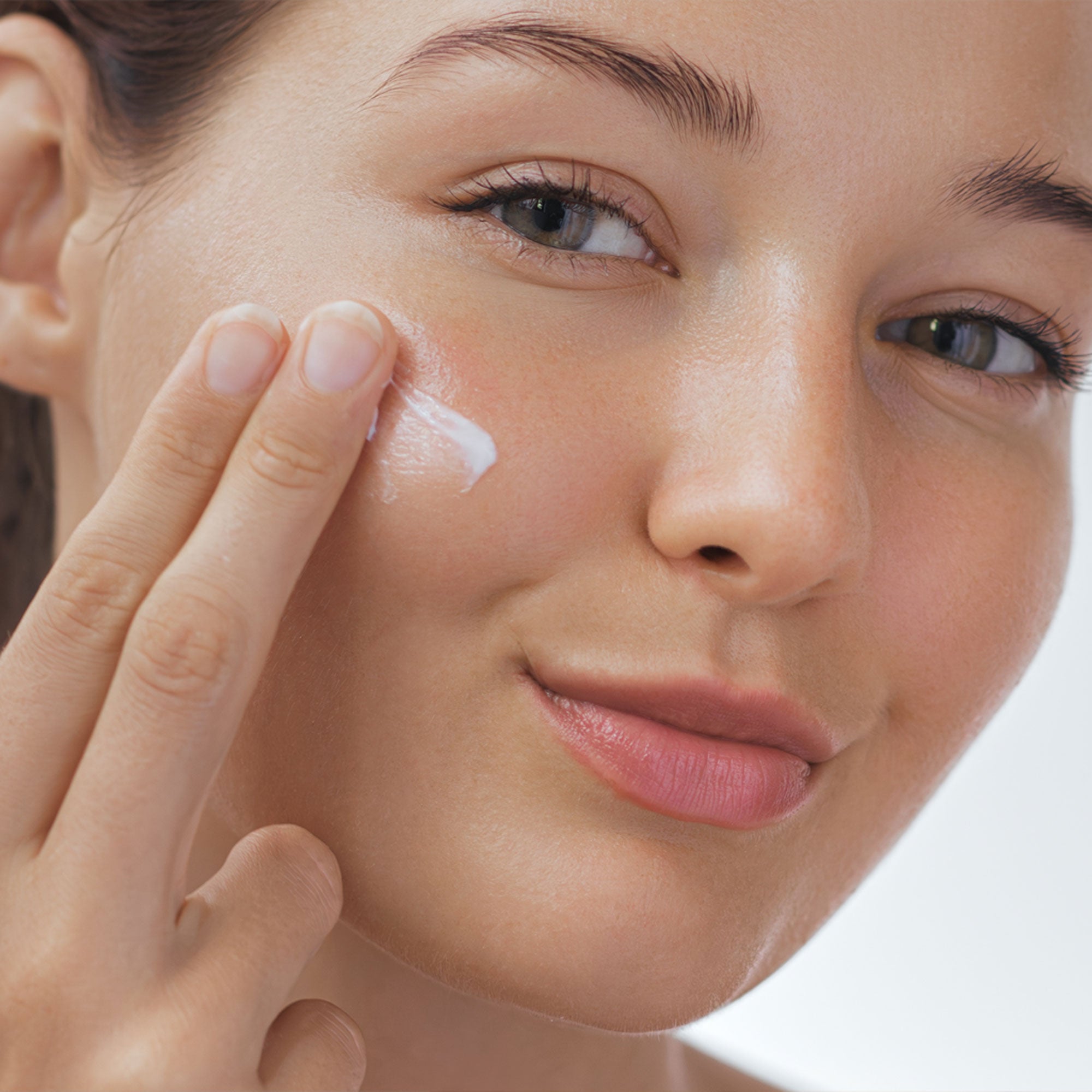 Aufhellende Duo-Feuchtigkeitscreme mit 1 % Vitamin C und Vitamin E, 60 ml