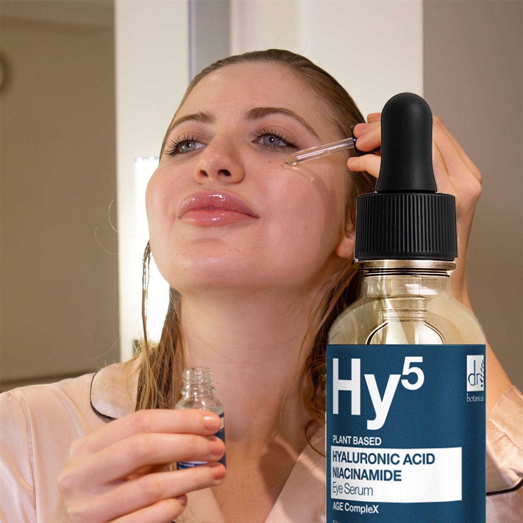 Feuchtigkeitsspendendes Augenserum mit 5 % Hyaluronsäure und 5 % Niacinamid, 15 ml
